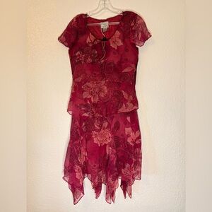 Chic Floral Mini Dress in Deep Red